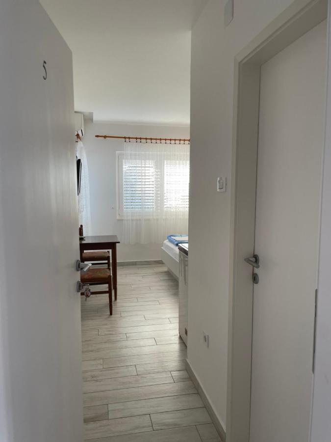 Apartment Maxim プリモシュテン 部屋 写真